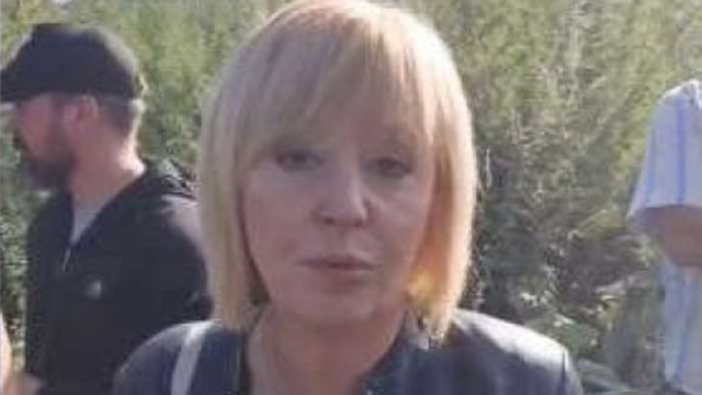 Манолова се снима в поле от коноп, обяви го за плантация с марихуана