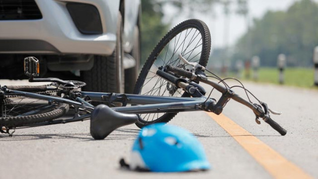 49-годишен блъсна с кола 14-годишен велосипедист в Бургас и избяга