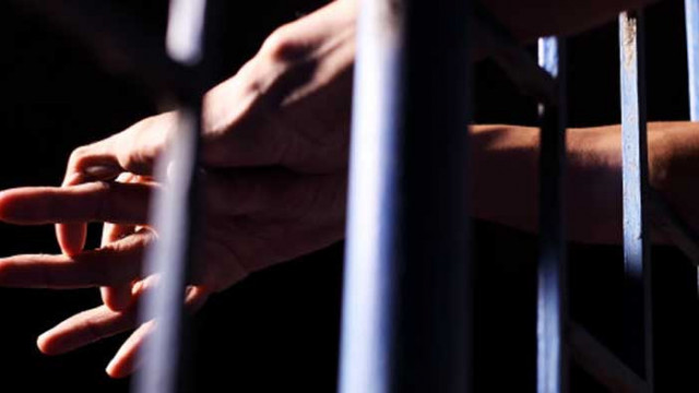 Обвинен за грабеж в игрална зала в Девня ще продължи престоя си в ареста