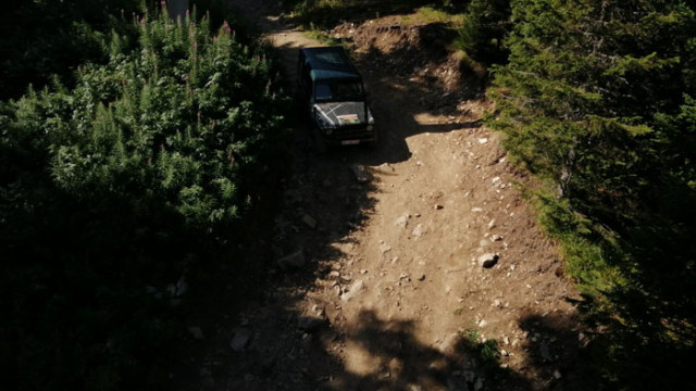 Джипове продължават да возят туристи в Рила