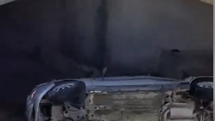 Автомобил падна в канала на бул. Левски