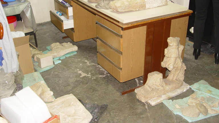 Спецпрокуратурата открива ценности в мазето на Васил Божков