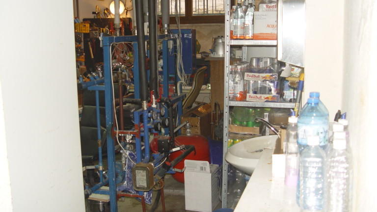 Спецпрокуратурата открива ценности в мазето на Васил Божков