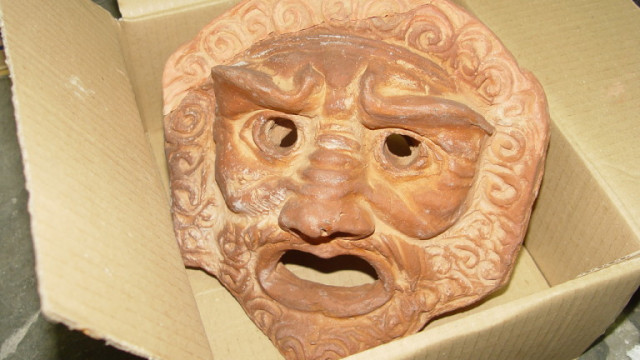 Спецпрокуратурата открива ценности в мазето на Васил Божков