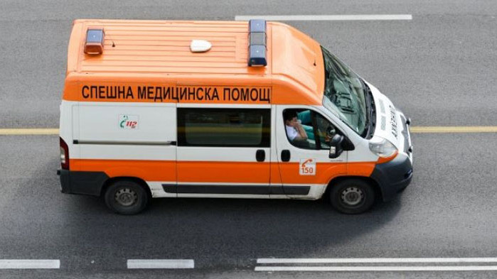 Трудова злополука: 35-годишен мъж е в болница след падане от осмия етаж