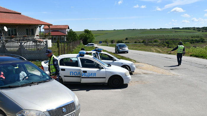 Специализирана полицейска акция се провежда в село Китанчево, Разградско (СНИМКИ)
