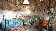 Earthship и какво е да живееш в къща от боклуци