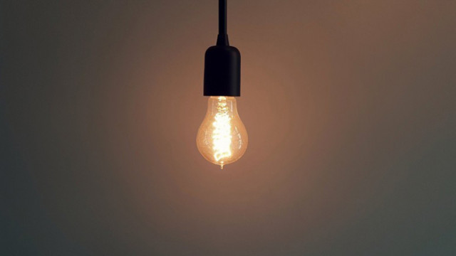 ЧЕЗ: Електрозахранването на Лозен и района на двореца Врана е прекъснато заради разрушени стълбове