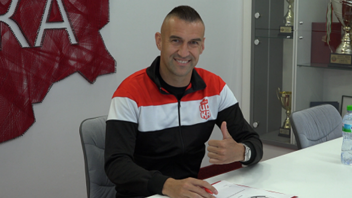 Камбуров парафира с ЦСКА 1948