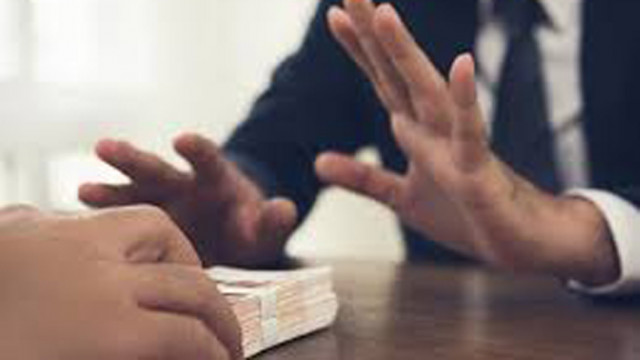 Задържаха главна инспекторка в Агенцията по безопасност на храните в Тутракан