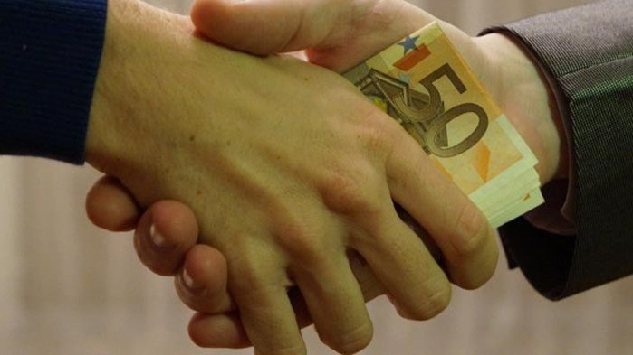 Заловиха главна инспекторка от БАБХ с подкуп