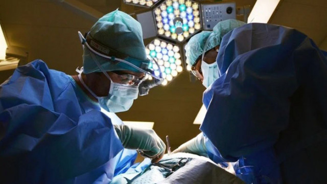 По време на мозъчна операция: Жена приготви панирани маслини