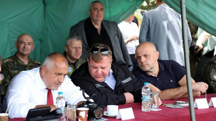 Борисов, Каракачанов и Дончев изгледаха ракетно учение край нос Емине