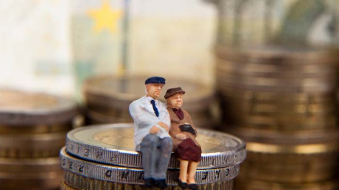 Преизчисляват служебно над 260 000 пенсии заради пандемията