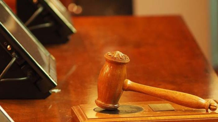 Съдят медицинска сестра, теглила пари от дебитна карта на пациент след смъртта му