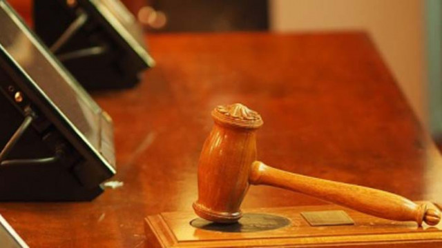 Съдят медицинска сестра, теглила пари от дебитна карта на пациент след смъртта му