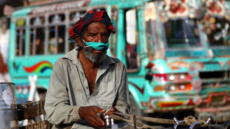 И в Пакистан рекорден брой починали от COVID-19 за 24 часа