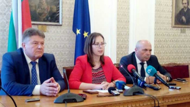 Дават Корнелия Нинова на главния прокурор за насаждане на страх и паника