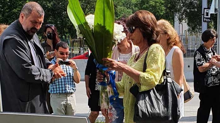 Цветя на признателност към доброволците в Аспарухово