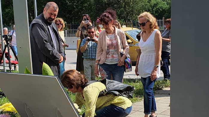 Цветя на признателност към доброволците в Аспарухово