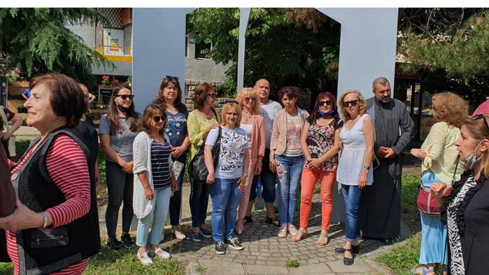 Цветя на признателност към доброволците в Аспарухово