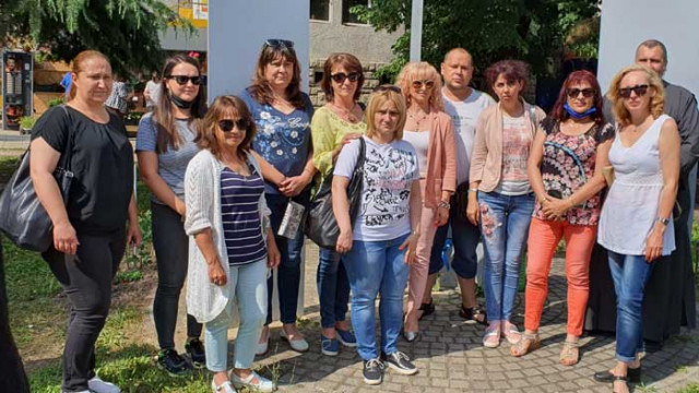 Цветя на признателност към доброволците в Аспарухово