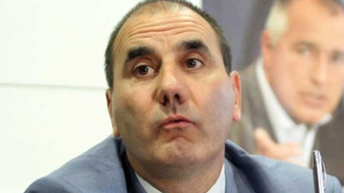 Ченгето Цветан Цветанов си е на практика изгонен