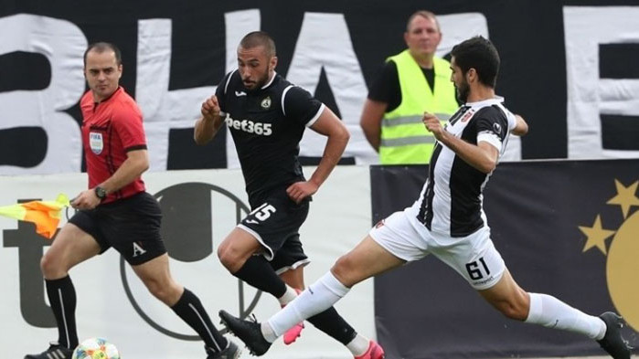 Славия надви Локо (Пд) и остава в играта за Европа