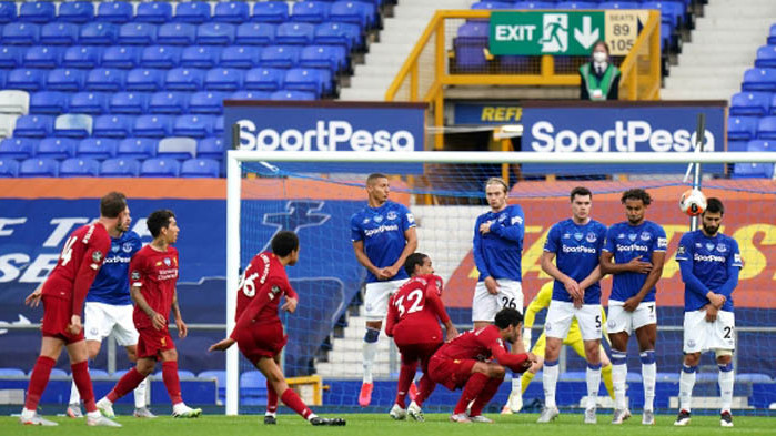 Евертън изпусна да вземе дербито в безличен мач с Ливърпул