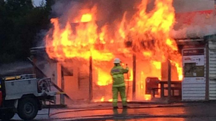 Разкриха и задържаха извършител на палеж в магазин за хранителни стоки във Варна