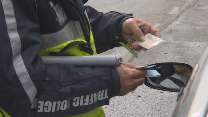 Съдят двама старши полицаи от Варна за искане на подкуп