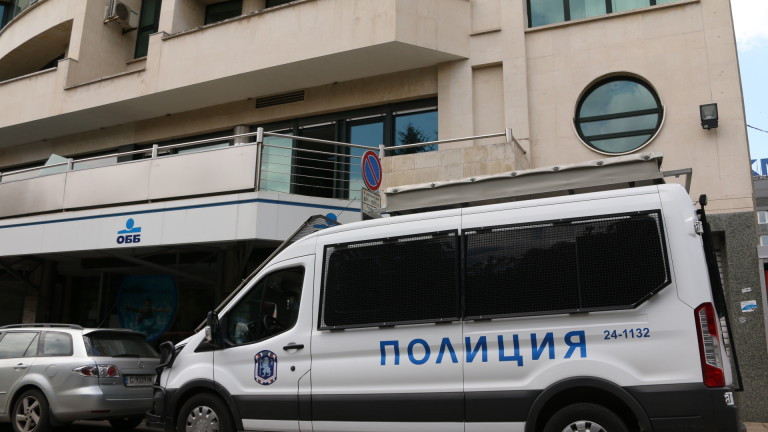 Спецакция в офисите на компания, производител на моторни масла в три града