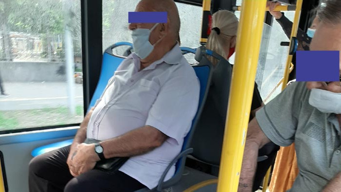 Варненци масово не носят правилно маските си