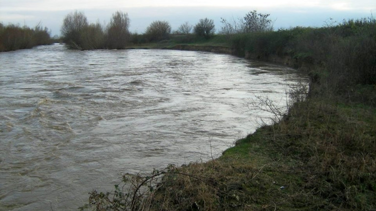 Откриха труп на мъж в коритото на река Марица в Пазарджик