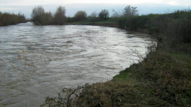 Откриха труп на мъж в коритото на река Марица в Пазарджик