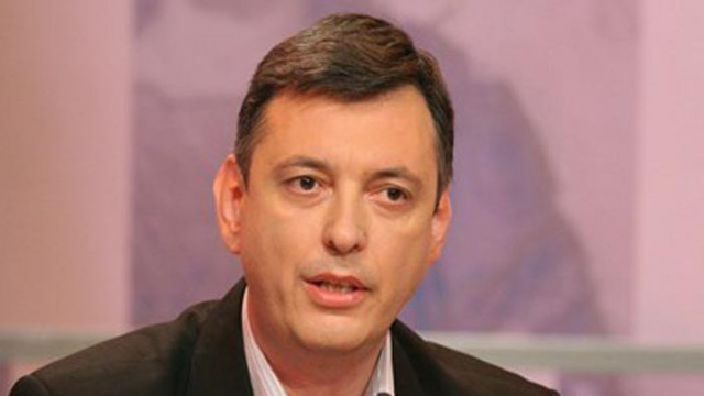 Граждани се събраха пред БНТ в подкрепа на Горан Благоев