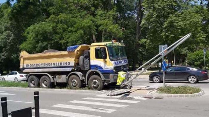 Шофьорът на камиона на практика е спасил живота на детето