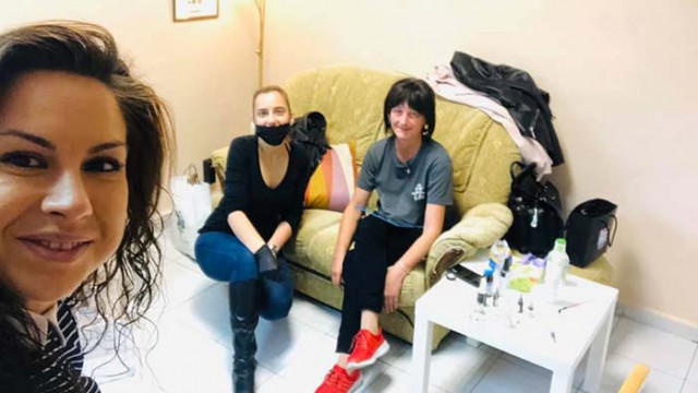 „Училище за грим“ помага на онкоболни жени да възвърнат самочувствието си