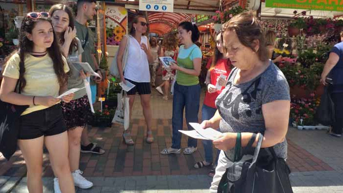 Литература срещу найлон. Кой и защо подарява книги във Варна (ВИДЕО)