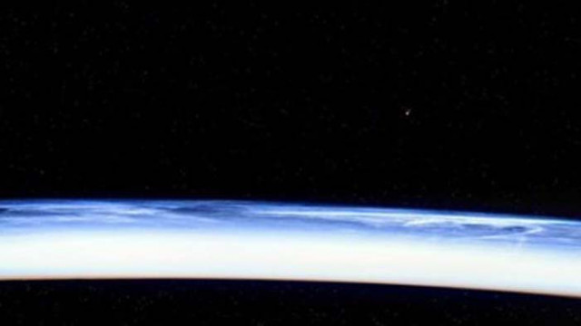 Руският космонавт Иван Вагнер засне от МКС ярка комета (СНИМКА)