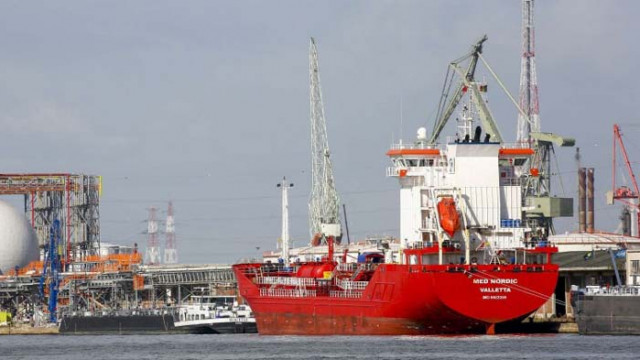 Двама наши моряци заразили цял кораб, не вярвали в коронавируса