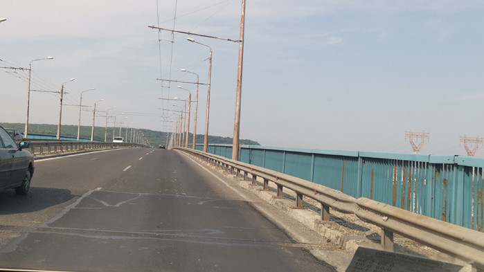 Запълниха дупките на Аспарухов мост, готови са и трасетата по изхода и входа на квартала (СНИМКИ)