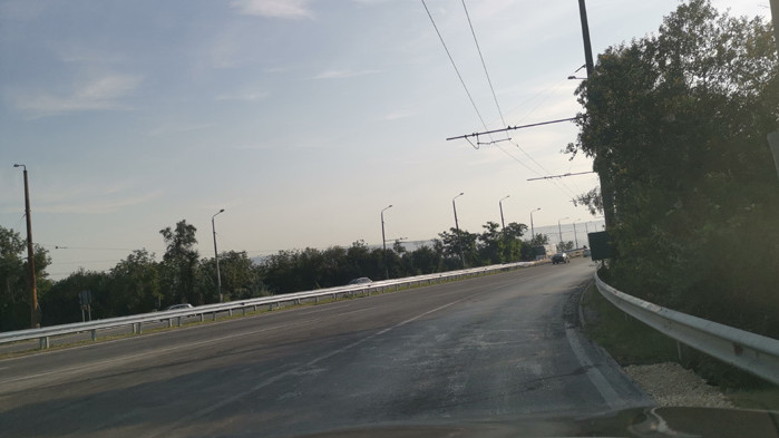 Запълниха дупките на Аспарухов мост, готови са и трасетата по изхода и входа на квартала (СНИМКИ)