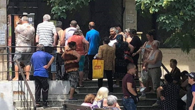 Пенсионери окупираха пощата във Варна