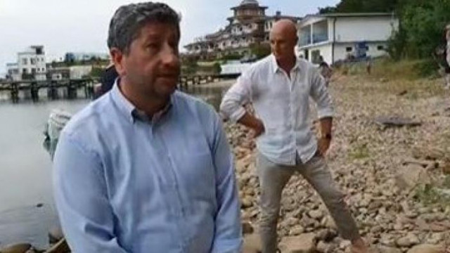 „Десни“ недоволни от Радев, че мълчи за „насилието над Христо Иванов“