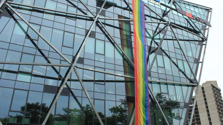 Четирима мъже опитали да запалят сградата на Уолтопия