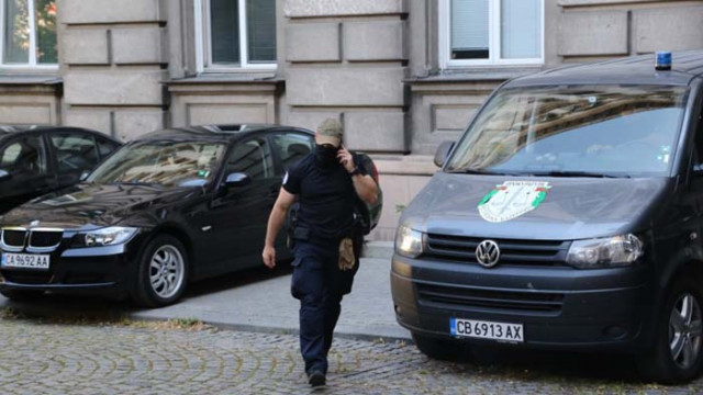 Гешев: Извършват се претърсвания и изземания по две разследвания в президентството