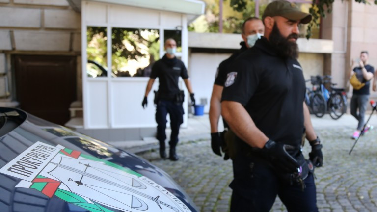 Четирима са задържаните за секретните документи в касата на президенството