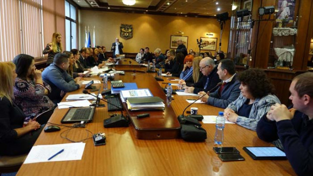 Предложения за нови мерки в подкрепа на бизнеса заради COVID-19 обсъждат варненските съветници