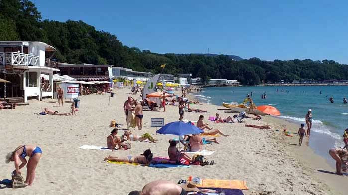 Морската вода във Варна е чиста, няма превишения на нормалните показатели